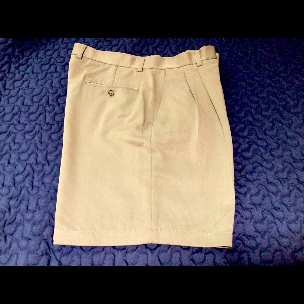 Claiborne men’s OLIVE GREEN golf shorts. EUC.